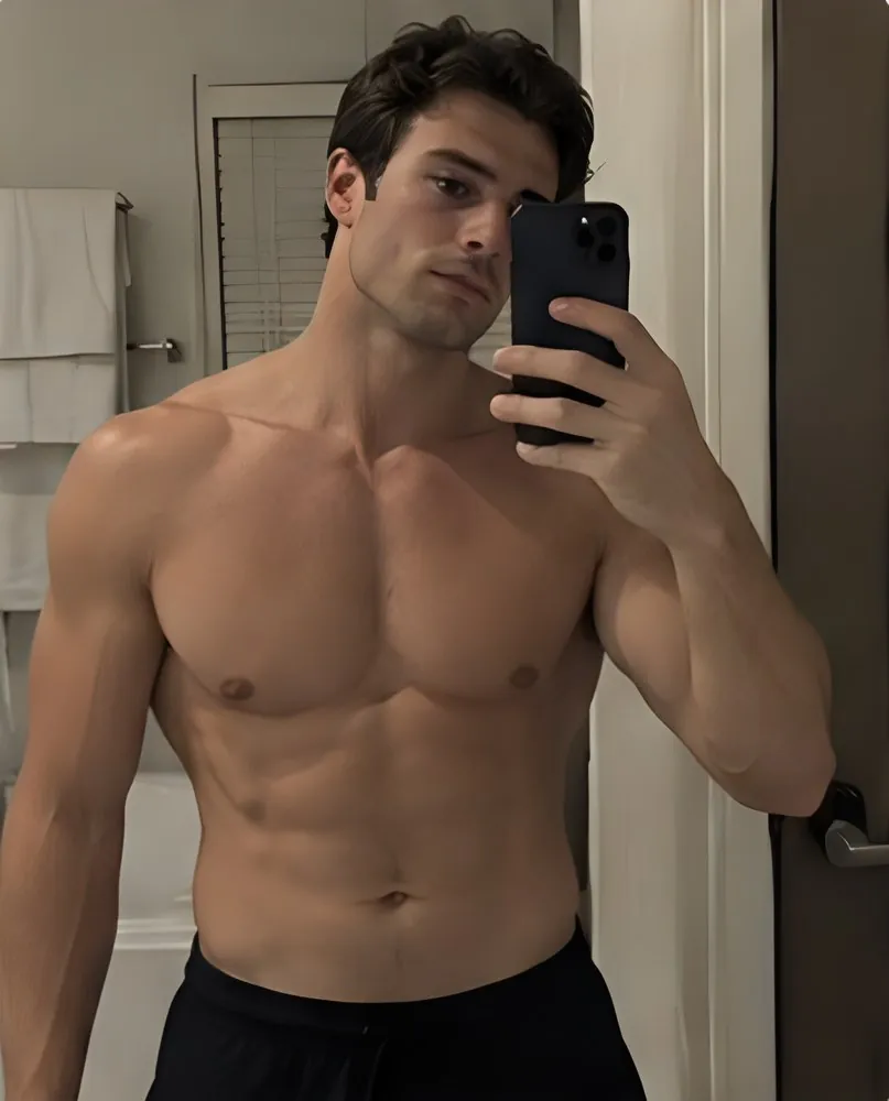 Terra Chad mirror selfie, shirtless